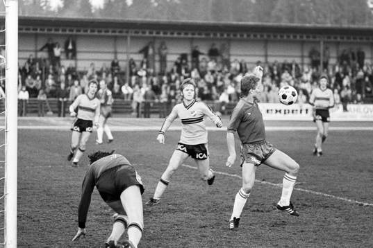 Thomas Larsson, Örgryte framför hässleholms målvakt