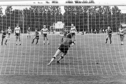 Helsingborg slår in en straff på hässleholms målvakt