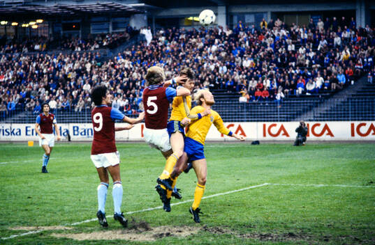 Bläddra bland fler bilder av Fotboll, Sverige - Aston Villa 