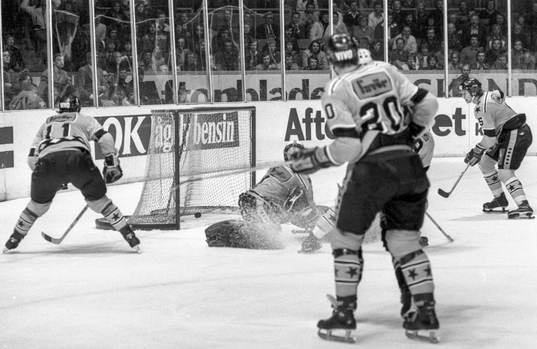 Lars Nyström, Skellefteå, skymd, avgör SM-finalen och