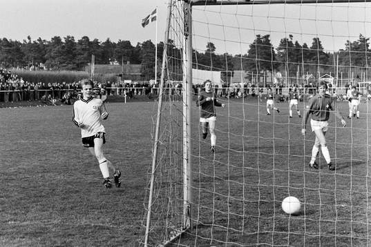 Dick Andersson, Mjällby rullar in 5-2 till hemmalaget