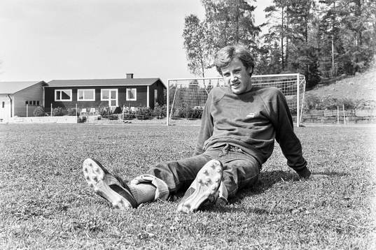 VM-spelaren Ingemar Erlandsson på sin moderklubb