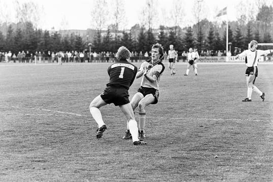 Claes Melin, Hässleholm framför mjällbys målvakt Leif