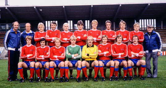 Bakre fr.v. Lars Arnesson, tränare, Tommy Svensson,