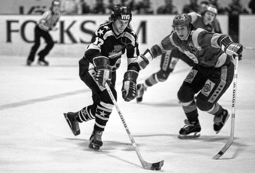 Bengt Lundholm, AIK med pucken