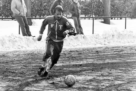 Tommy Larsson med bollen
