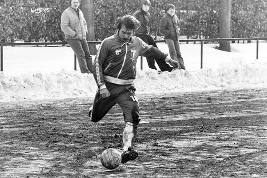 Tommy Larsson med bollen
