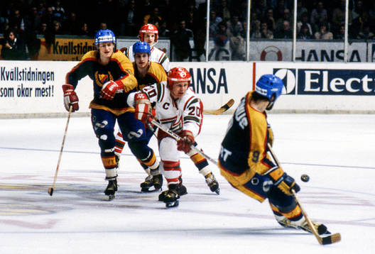Roger Lindström, Modo