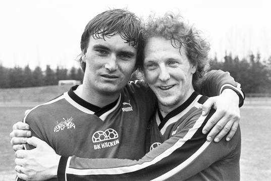 Häckens målskyttar Tony Fischer och Leif Larsson jublar