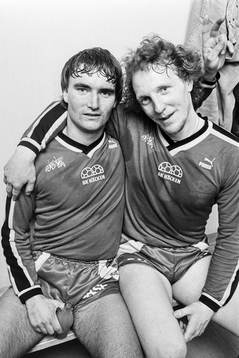 Häckens målskyttar Tony Fischer och Leif Larsson jublar