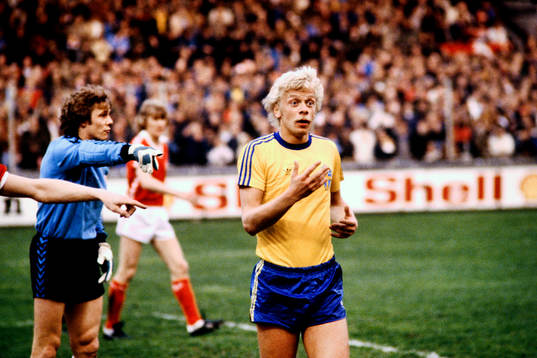 Anders Grönhagen Sverige med bollen
