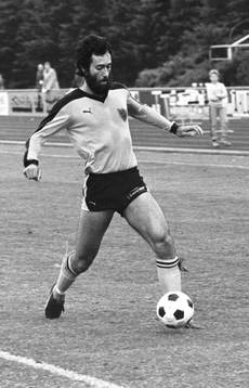 Hässleholms Alf Jönsson med bollen