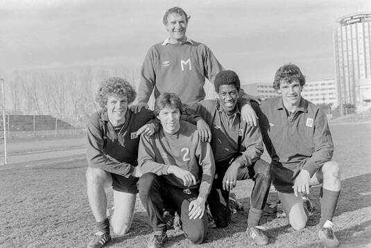 Manager Malcolm Allison with players Tommy Caton, Steve
