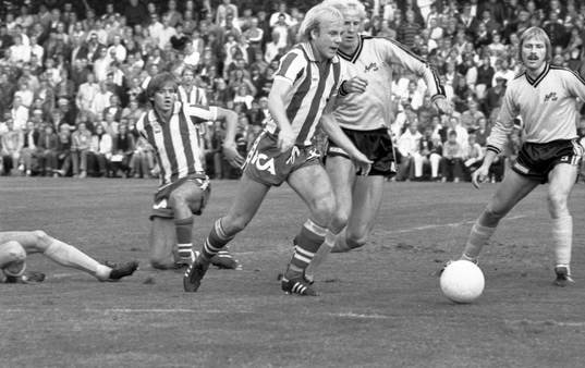 Tord Holmgren, Göteborg med bollen och Roy Nylander,