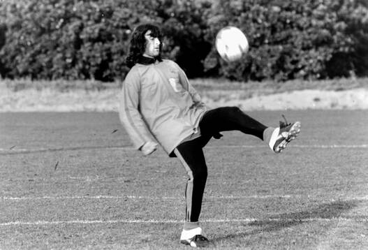 Mario Kempes at training