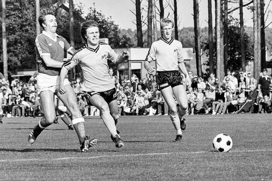 Mjällbys Flemming Pehrson på språng