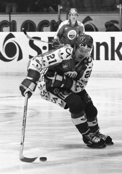 Evert Lindström, Västra Frölunda med pucken