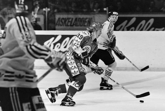 Jörgen Pettersson, Västra Frölunda med pucken