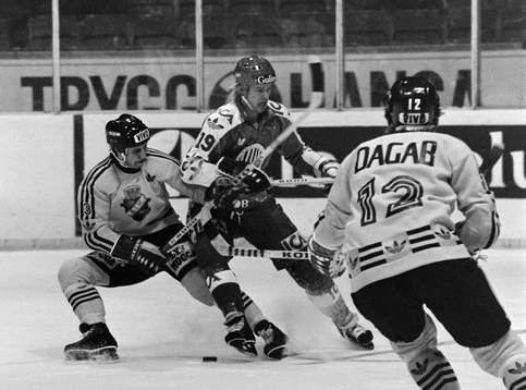 Jörgen Pettersson, Västra Frölunda attackeras av fr. v