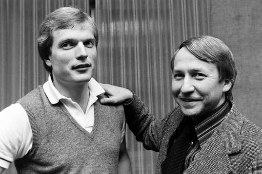 Björn Andersson hälsas välkommen till klubben