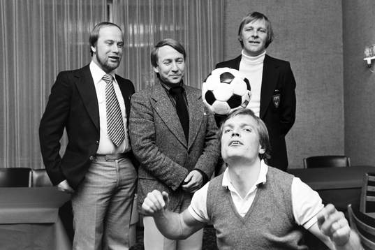 Björn Andersson hälsas välkommen till klubben