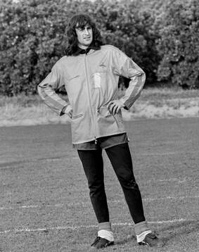 Mario Kempes at training