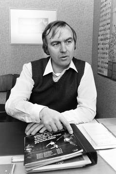 Bo Nilsson, tränare i Mjällby på sitt kontor