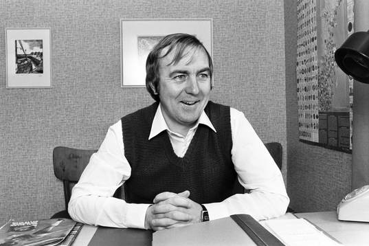 Bo Nilsson, tränare i Mjällby på sitt kontor
