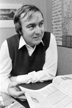 Bo Nilsson, tränare i Mjällby på sitt kontor