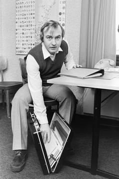 Bo Nilsson, tränare i Mjällby på sitt kontor