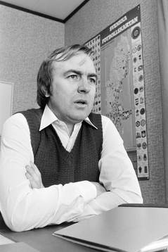 Bo Nilsson, tränare i Mjällby på sitt kontor