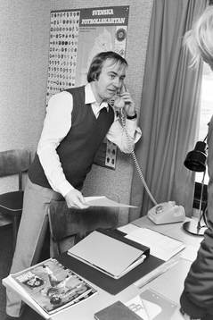 Bo Nilsson, tränare i Mjällby på sitt kontor