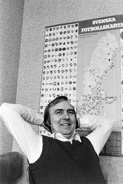 Bo Nilsson, tränare i Mjällby på sitt kontor