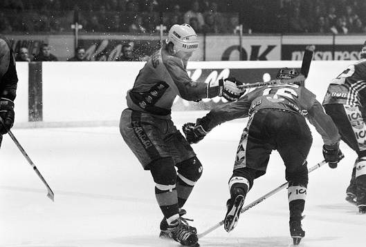 Tommy Möller, Färjestad rappar till Thomas Kärrbrandt,