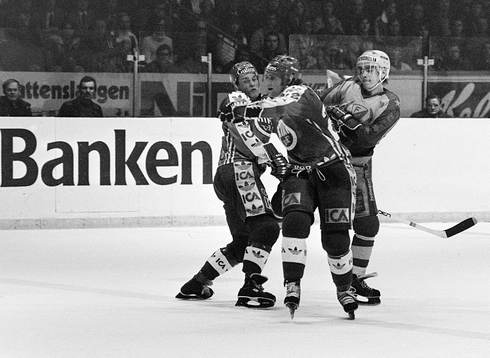 Håkan Loob, Färjestad attackerar Mars Lindh, Frölunda