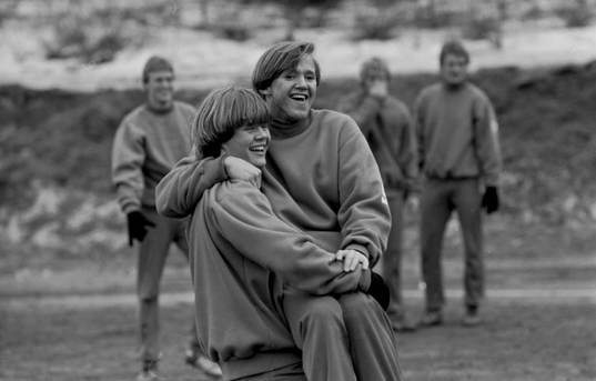 Glenn Strömberg med Dan Corneliusson i famnen