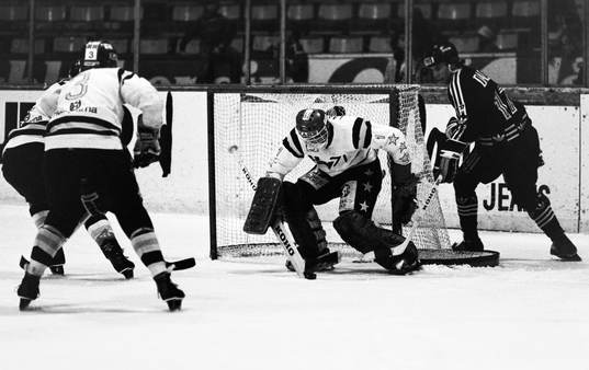 Situation framför Hannu Lassila, målvakt i HV71
