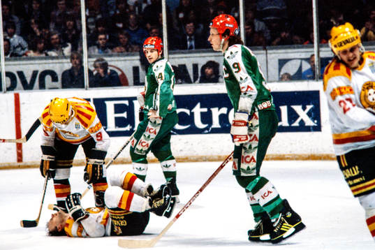 Brynäs Jan Kock vrider sig i plågor