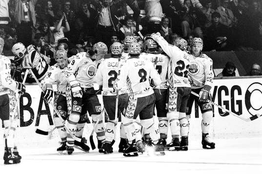 Jubel i Västra Frölunda. Lars-Erik Esbjörs, Västra