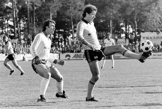 Åke Andersson, Sundsvall och Frank Worthington, Mjällby