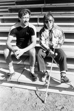 Frank Worthington och långtidsskadade Flemming Pehrson