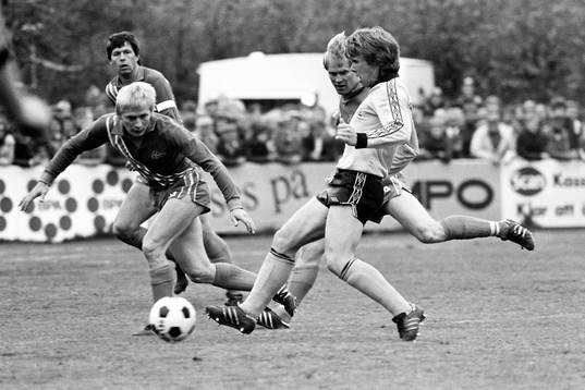 Anders Linderoth, mjällby med bollen