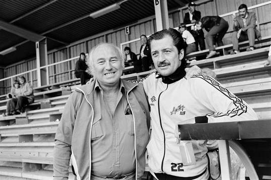 Frank Worthington, Mjällby med en supporter