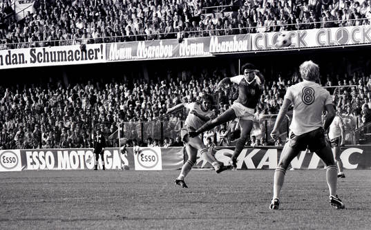 Sten-Ove Ramberg (Sten-Ove Putte Ramberg) skjuter 1-0