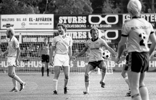 Frank Worthington, Mjällby med bollen, Kent Jönsson,