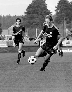 Björn Jansson, Djurgården med bollen, i bakgrunden Håkan