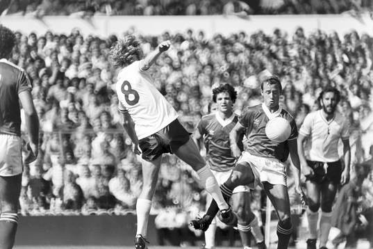 John McGovern, Nottingham med bollen
