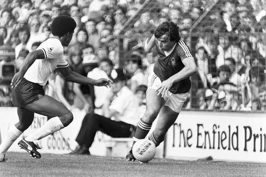 John Robertson, Nottingham med bollen