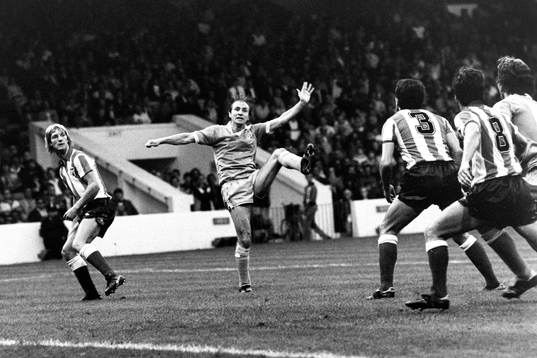 Dennis Tueart, Manchester City