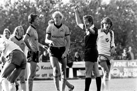 Mjällbys Roy Nylander och domare Ingemar Johansson, Skövde